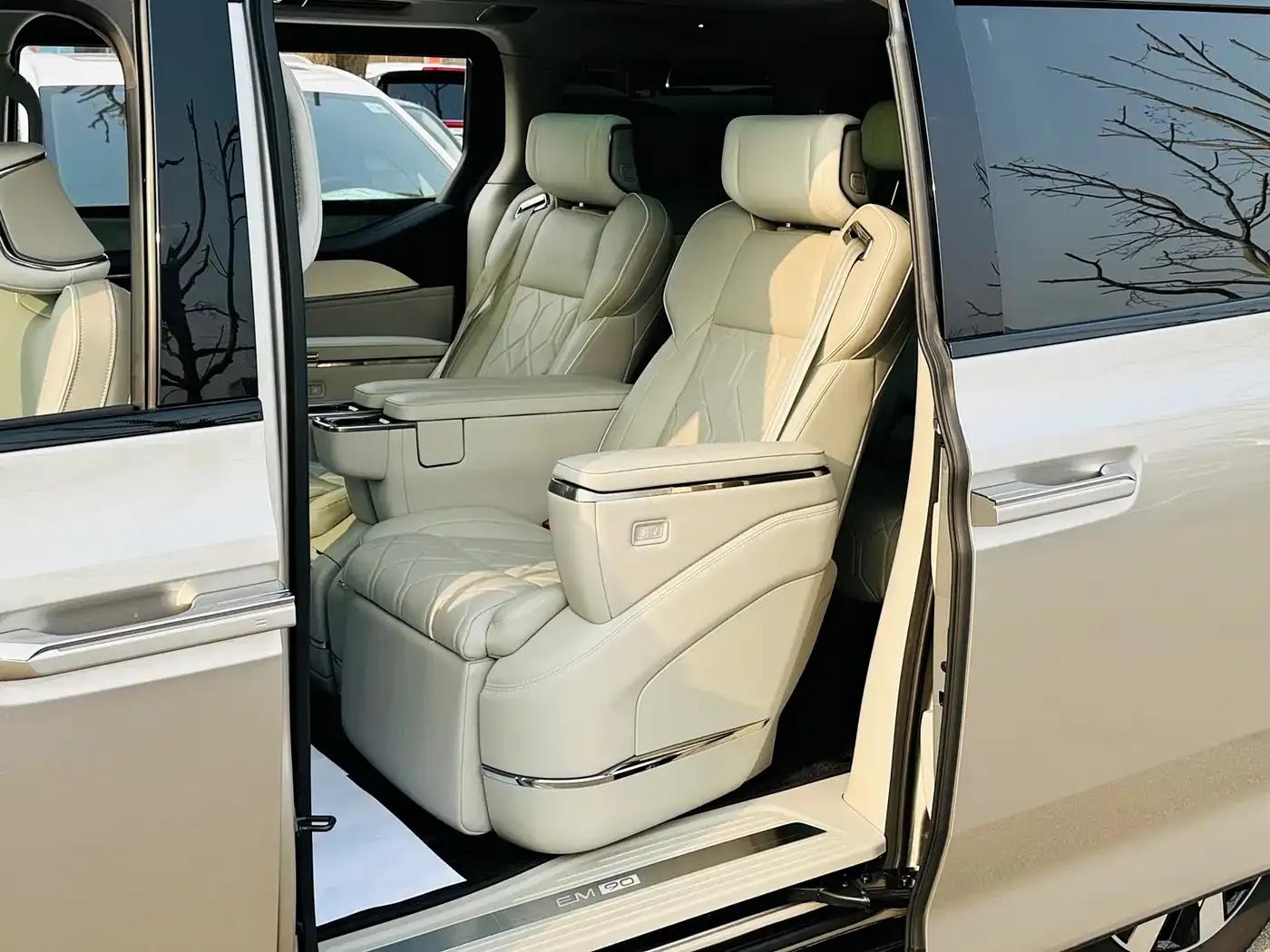 Volvo EM90 2025 Ultra 6-seater — миниатюра 9