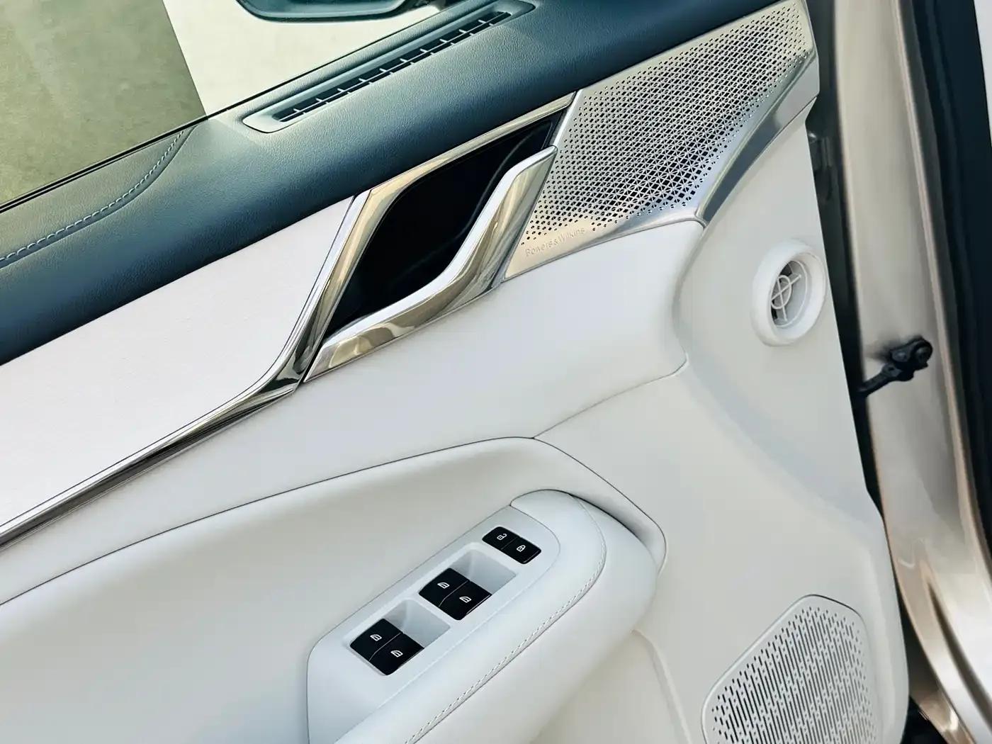 Volvo EM90 2025 Ultra 6-seater — миниатюра 10