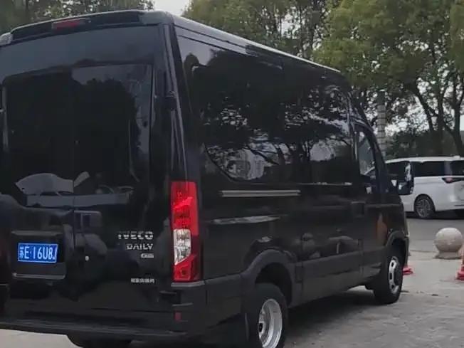 Iveco Daily 2021 2.0T Manual Super Rui Long Wheelbase Short Overhang High Roof Side Sliding Door F1A — миниатюра 17
