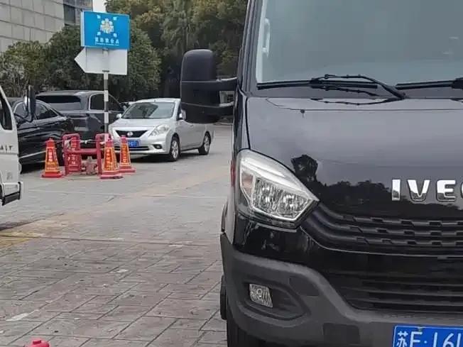 Iveco Daily 2021 2.0T Manual Super Rui Long Wheelbase Short Overhang High Roof Side Sliding Door F1A — миниатюра 7