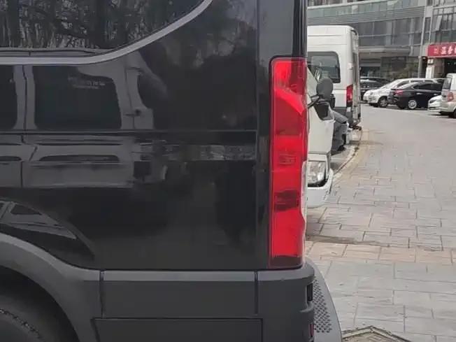 Iveco Daily 2021 2.0T Manual Super Rui Long Wheelbase Short Overhang High Roof Side Sliding Door F1A — миниатюра 10