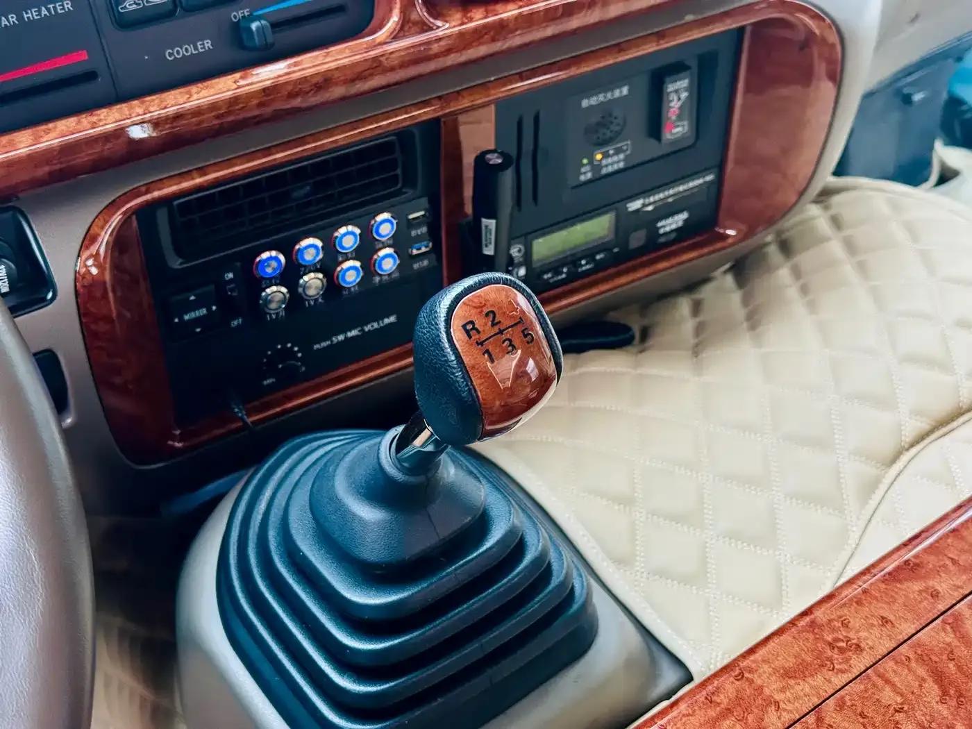 2019 Toyota Coaster 4.0L Luxury SUV GRB53L-ZCMEK 20-seater 9GR — миниатюра 16