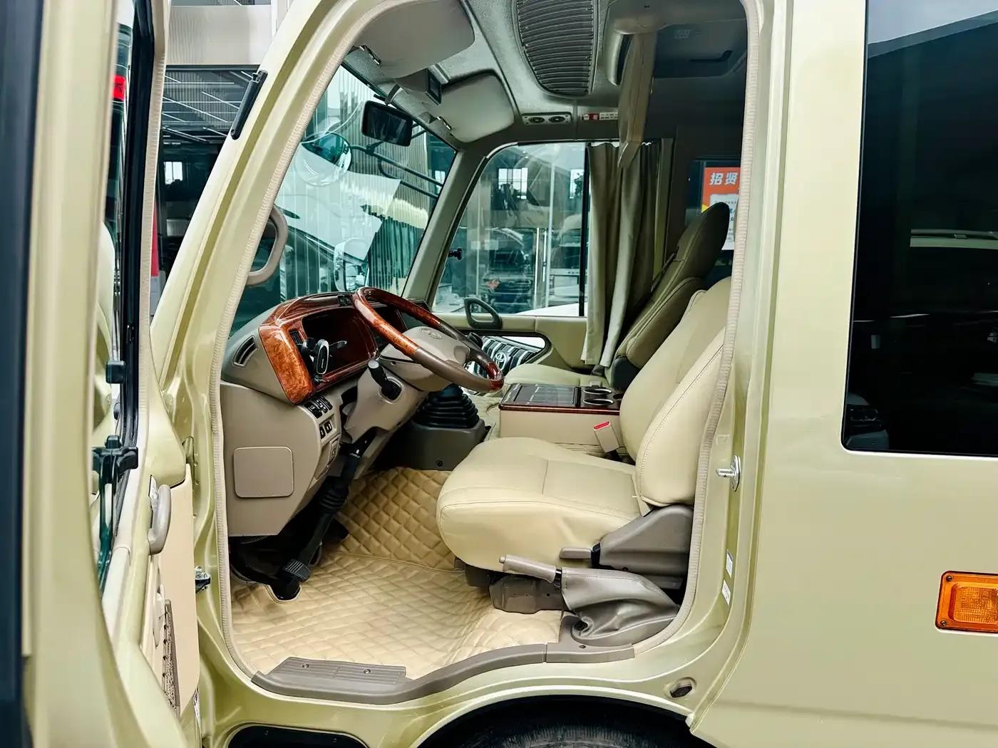 2019 Toyota Coaster 4.0L Luxury SUV GRB53L-ZCMEK 20-seater 9GR — миниатюра 5