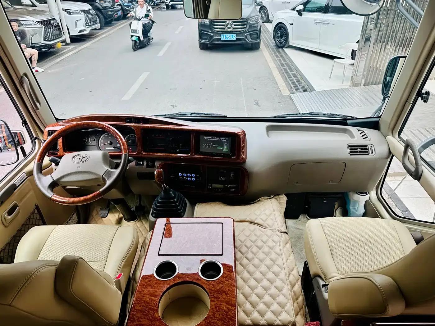 2019 Toyota Coaster 4.0L Luxury SUV GRB53L-ZCMEK 20-seater 9GR — миниатюра 6