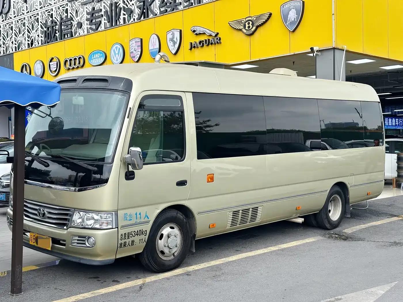 2015 Toyota Coaster 4.0L Premium GRB53L-ZCMSK 20-Seat Special Edition — миниатюра 1