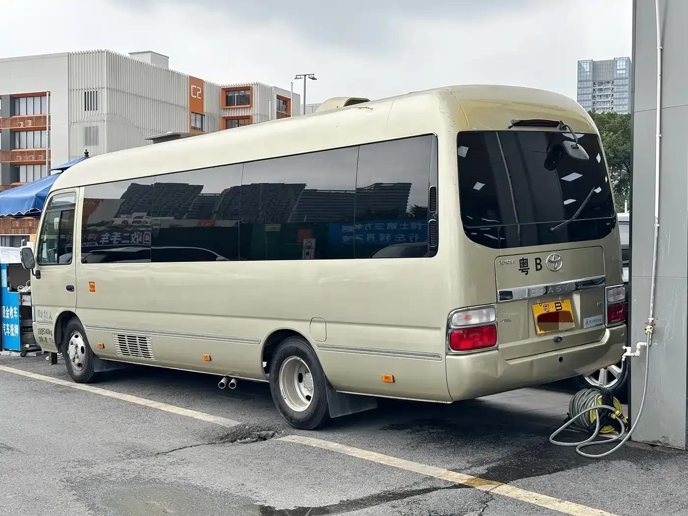 2015 Toyota Coaster 4.0L Premium GRB53L-ZCMSK 20-Seat Special Edition — миниатюра 2