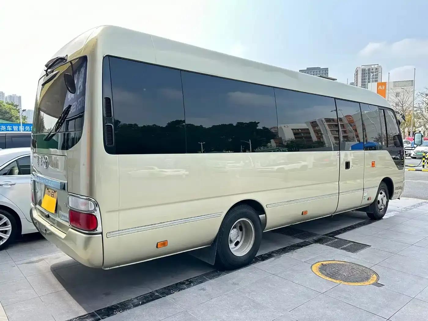 2015 Toyota Coaster 4.0L Premium GRB53L-ZCMSK 20-Seat Special Edition — миниатюра 5