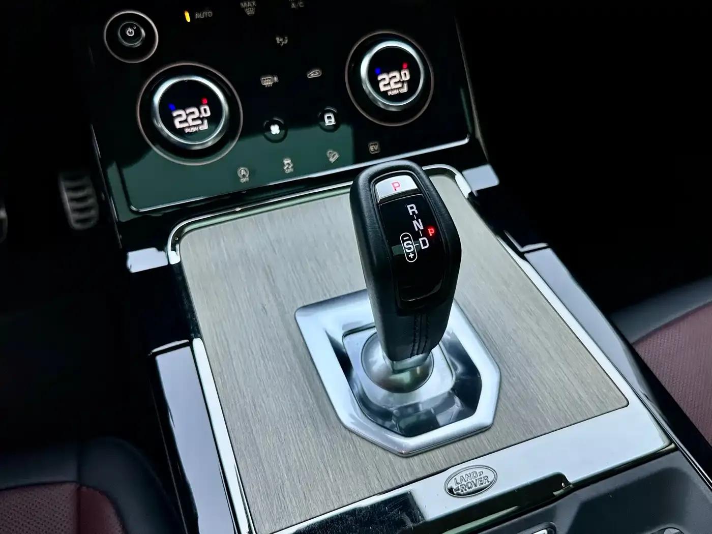 Range Rover Evoque Hybrid 2023 Model: Evoque L P300e Plug-in Electric Hybrid — миниатюра 15