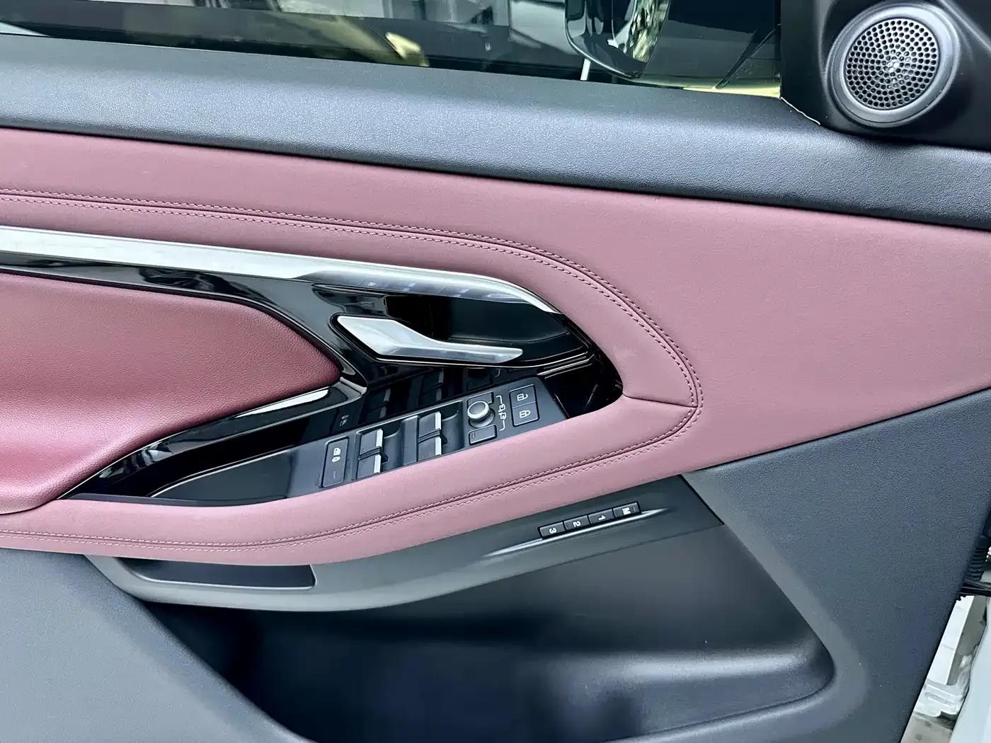 Range Rover Evoque Hybrid 2023 Model: Evoque L P300e Plug-in Electric Hybrid — миниатюра 18