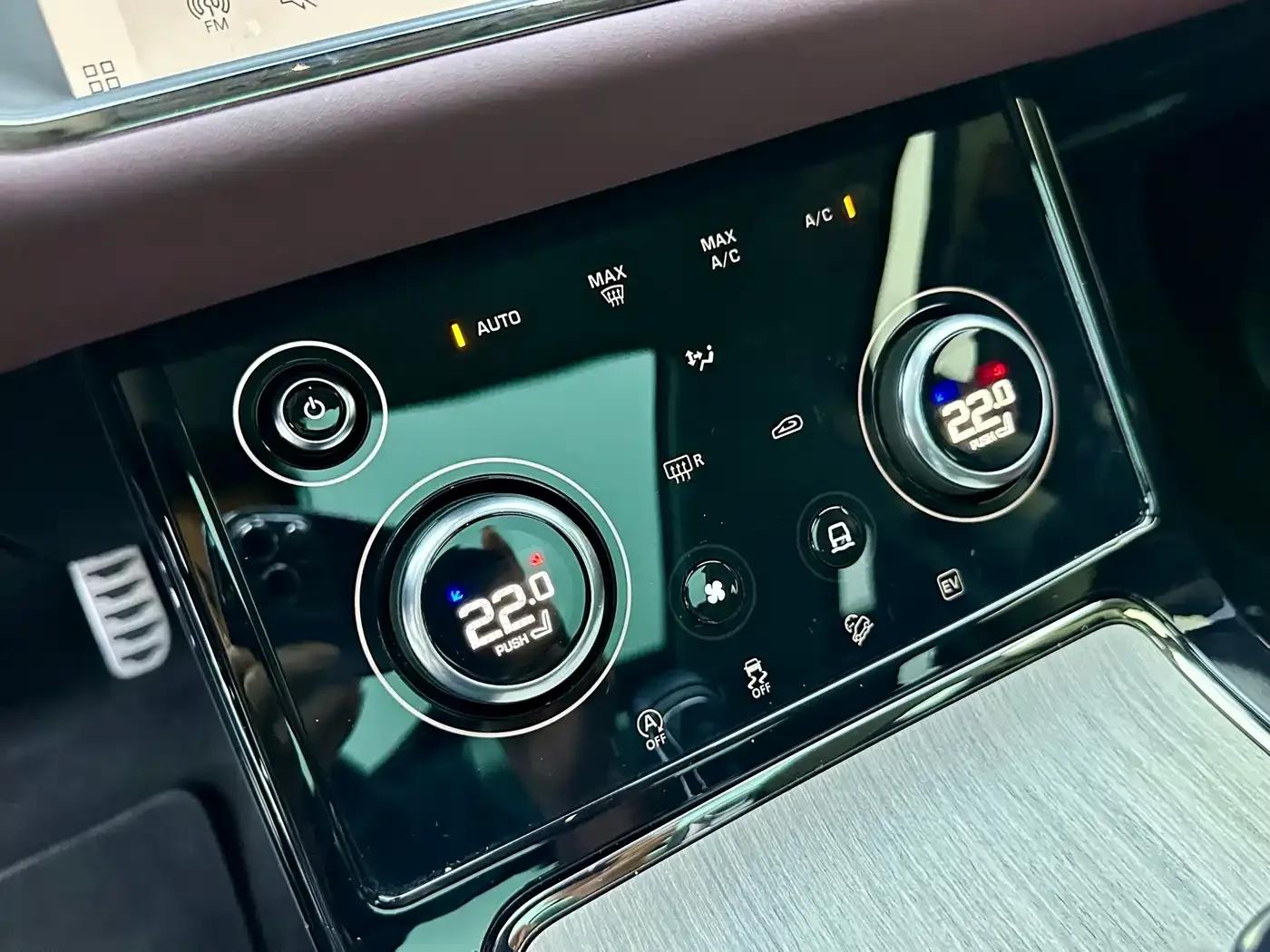 Range Rover Evoque Hybrid 2023 Model: Evoque L P300e Plug-in Electric Hybrid — миниатюра 19