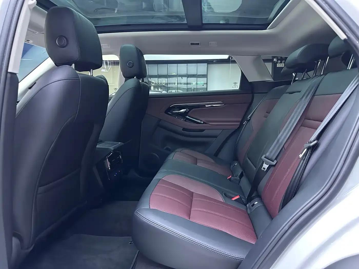 Range Rover Evoque Hybrid 2023 Model: Evoque L P300e Plug-in Electric Hybrid — миниатюра 9