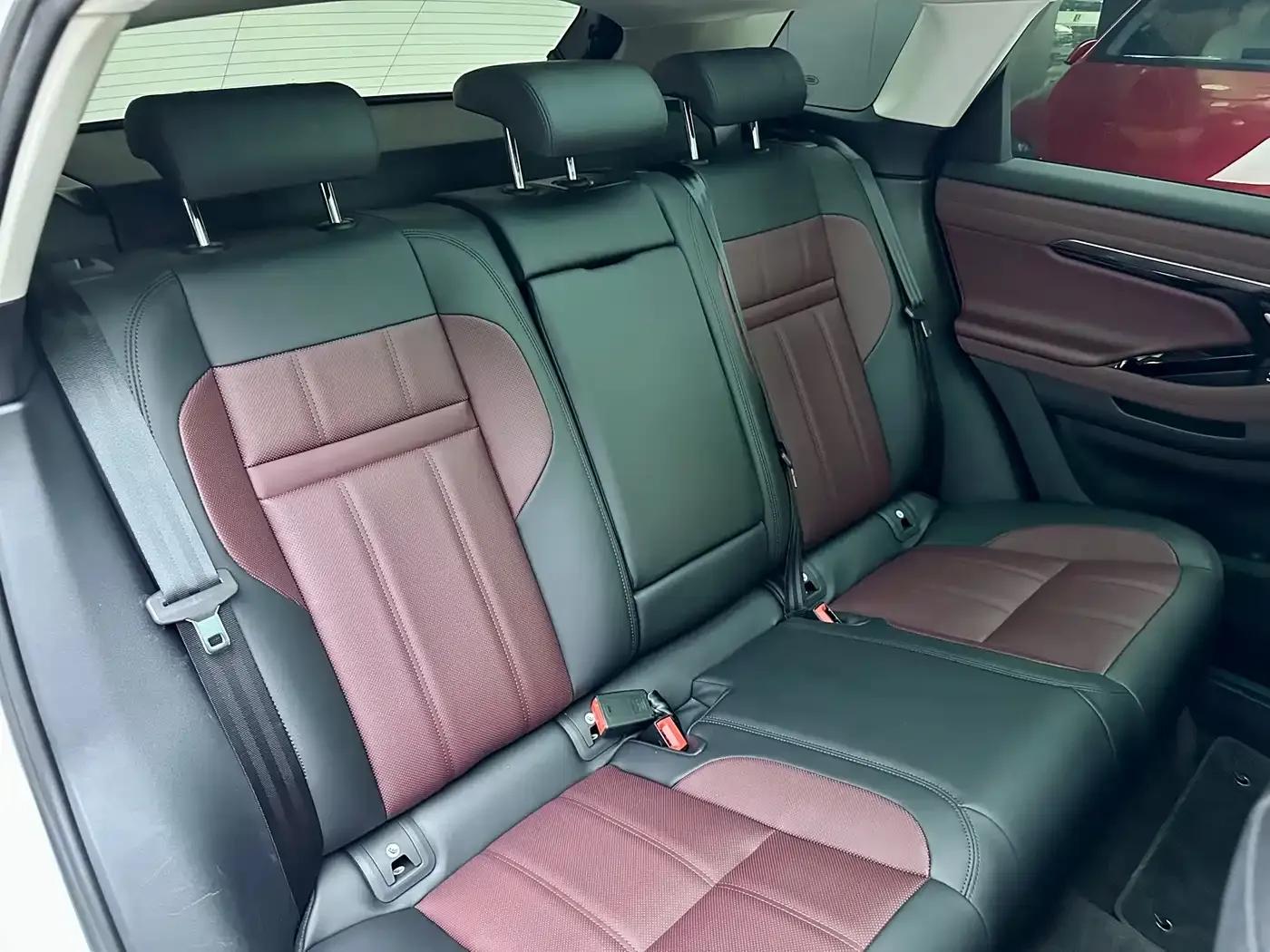 Range Rover Evoque Hybrid 2023 Model: Evoque L P300e Plug-in Electric Hybrid — миниатюра 10