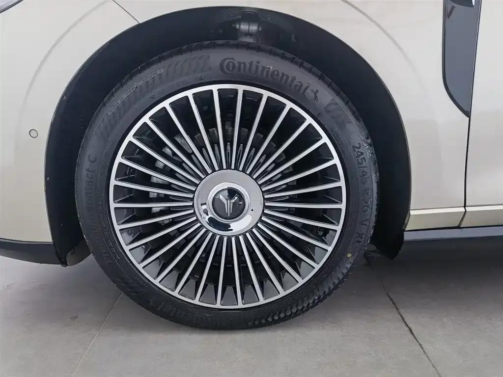 Voyah Chase Light L 2026 All-Wheel Drive Ultra — миниатюра 17