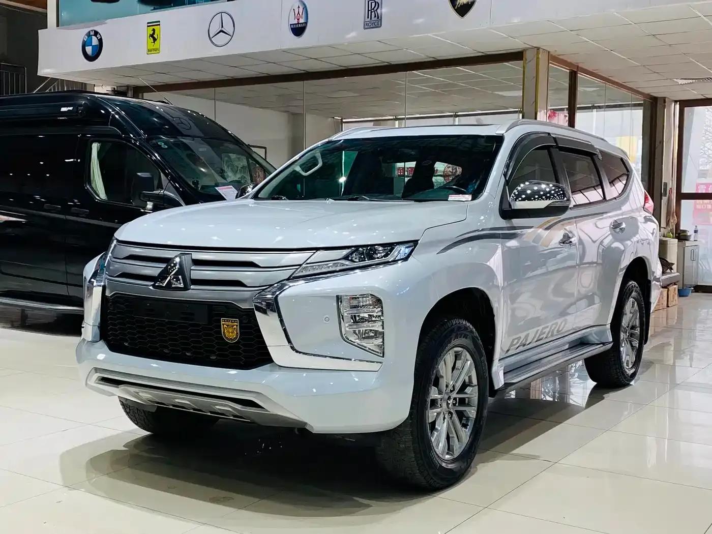 2020 Pajero Sport Imported 3.0L Luxury Edition — миниатюра 1