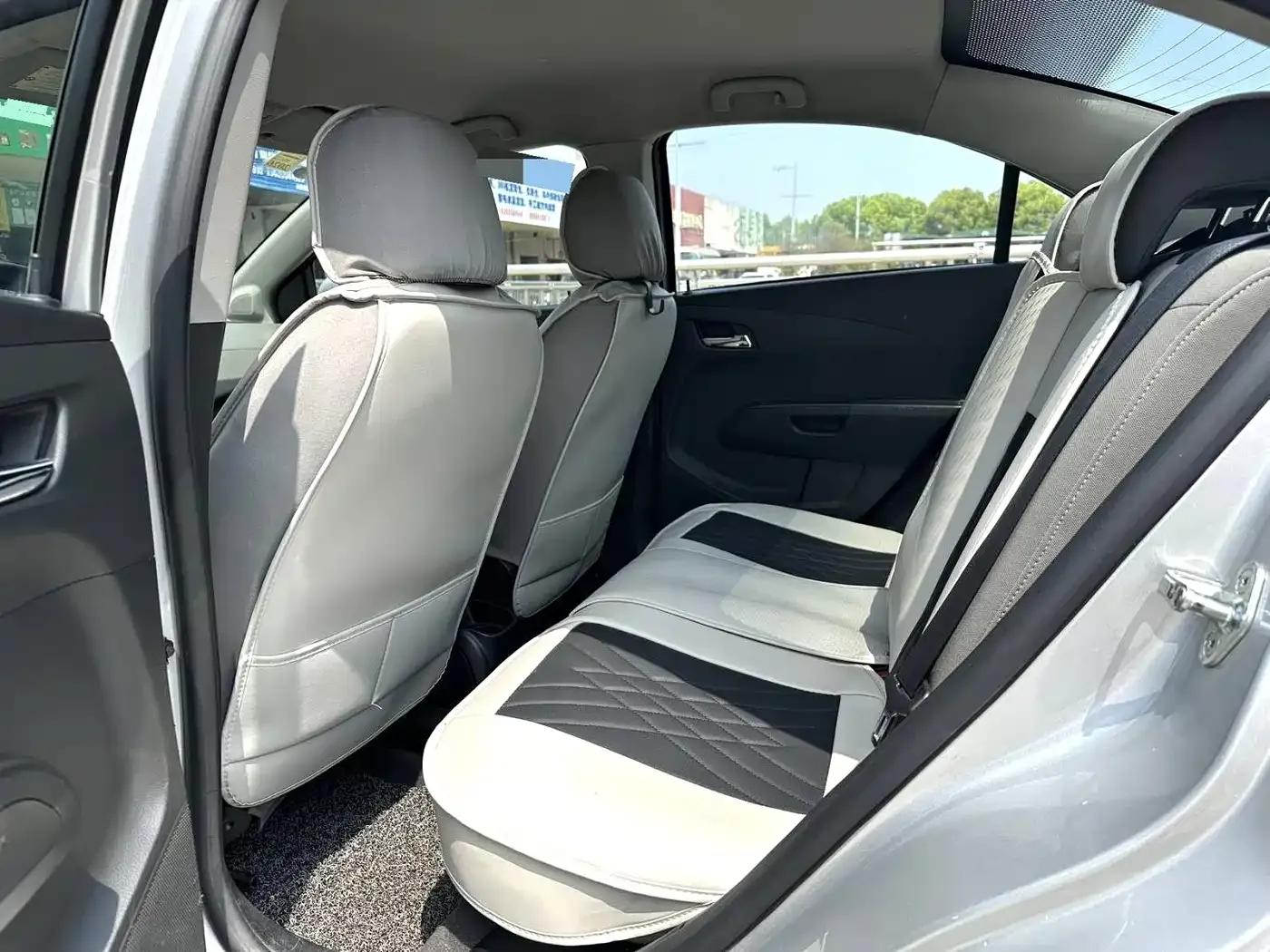 2011 Aveo Sedan 1.4L AT SE — миниатюра 10