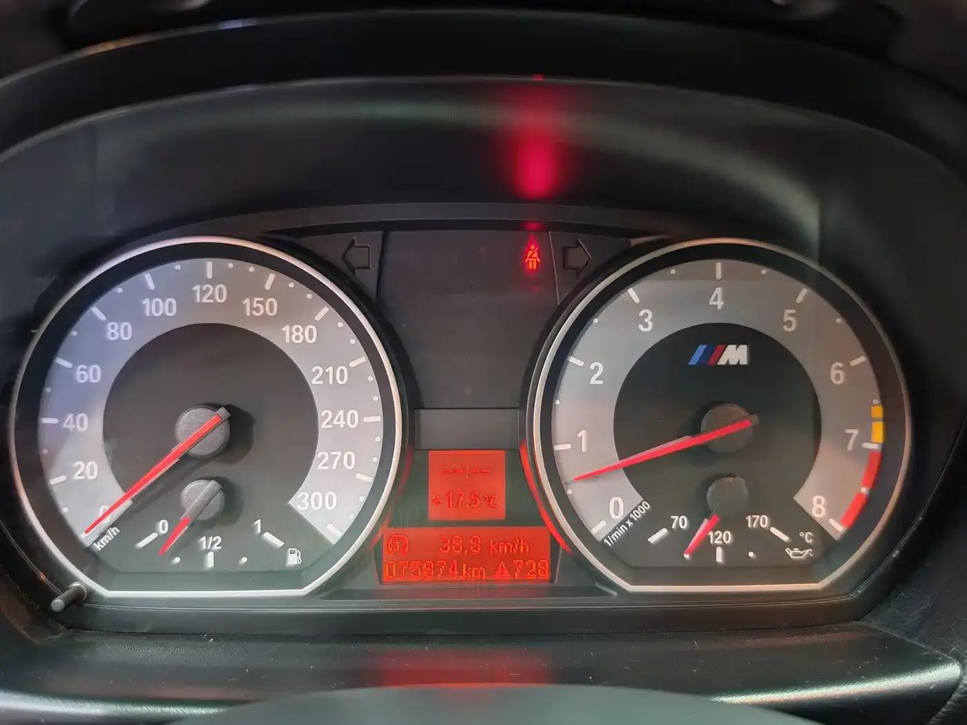 2011 BMW 1 Series M Coupe — миниатюра 16