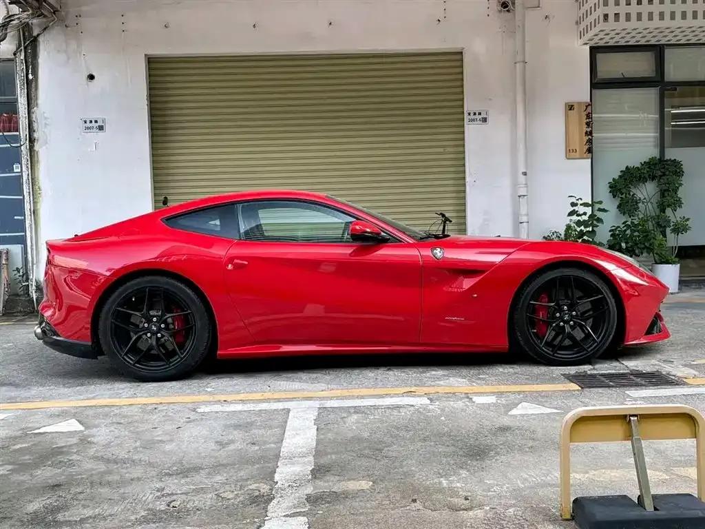 2013 F12berlinetta 6.3L Standard Model — миниатюра 6