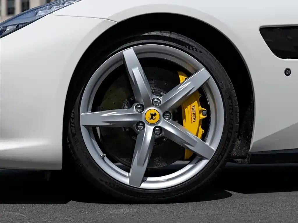 2017 GTC4Lusso 3.9T V8 — миниатюра 8