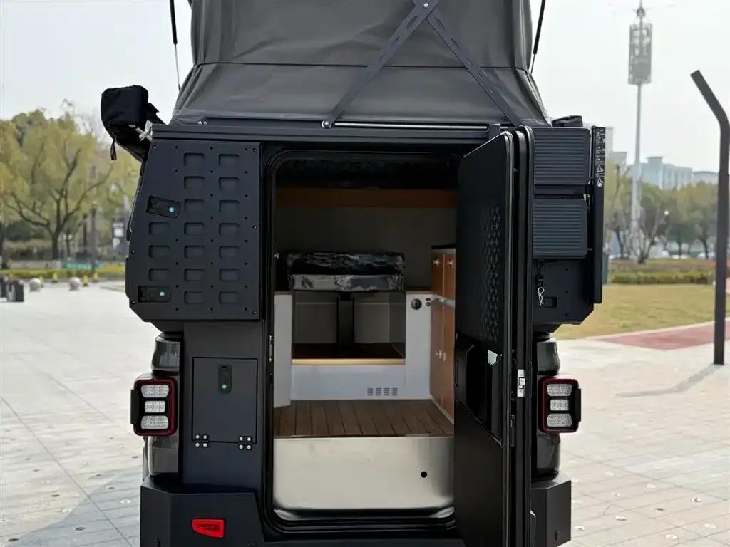 Gladiator 2023 3.6L Overland — миниатюра 22