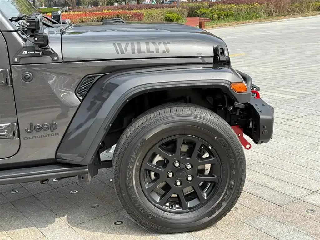 Gladiator 2023 3.6L Overland — миниатюра 31