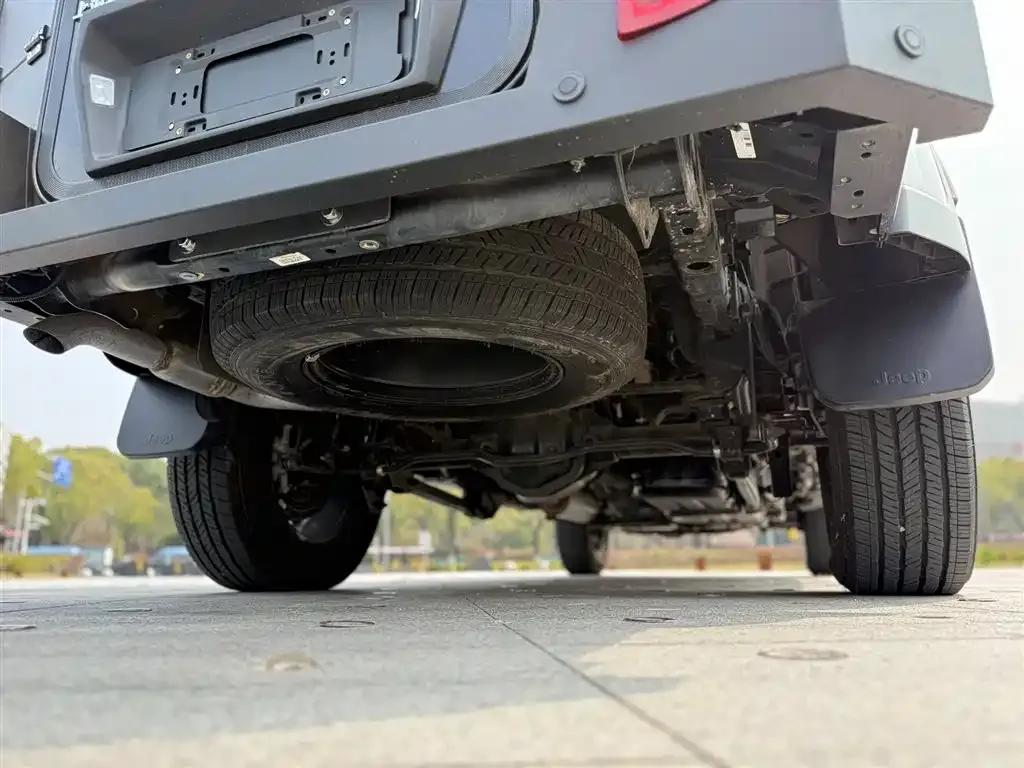 Gladiator 2023 3.6L Overland — миниатюра 33