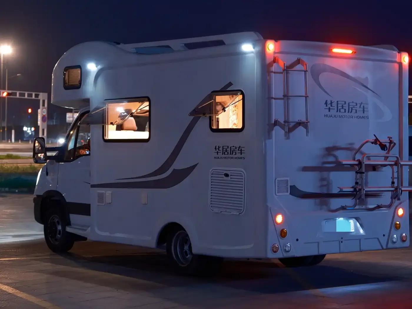 Iveco Daily 2018 3.0T Extra Long Wheelbase High Roof Commercial Van F1C — миниатюра 2