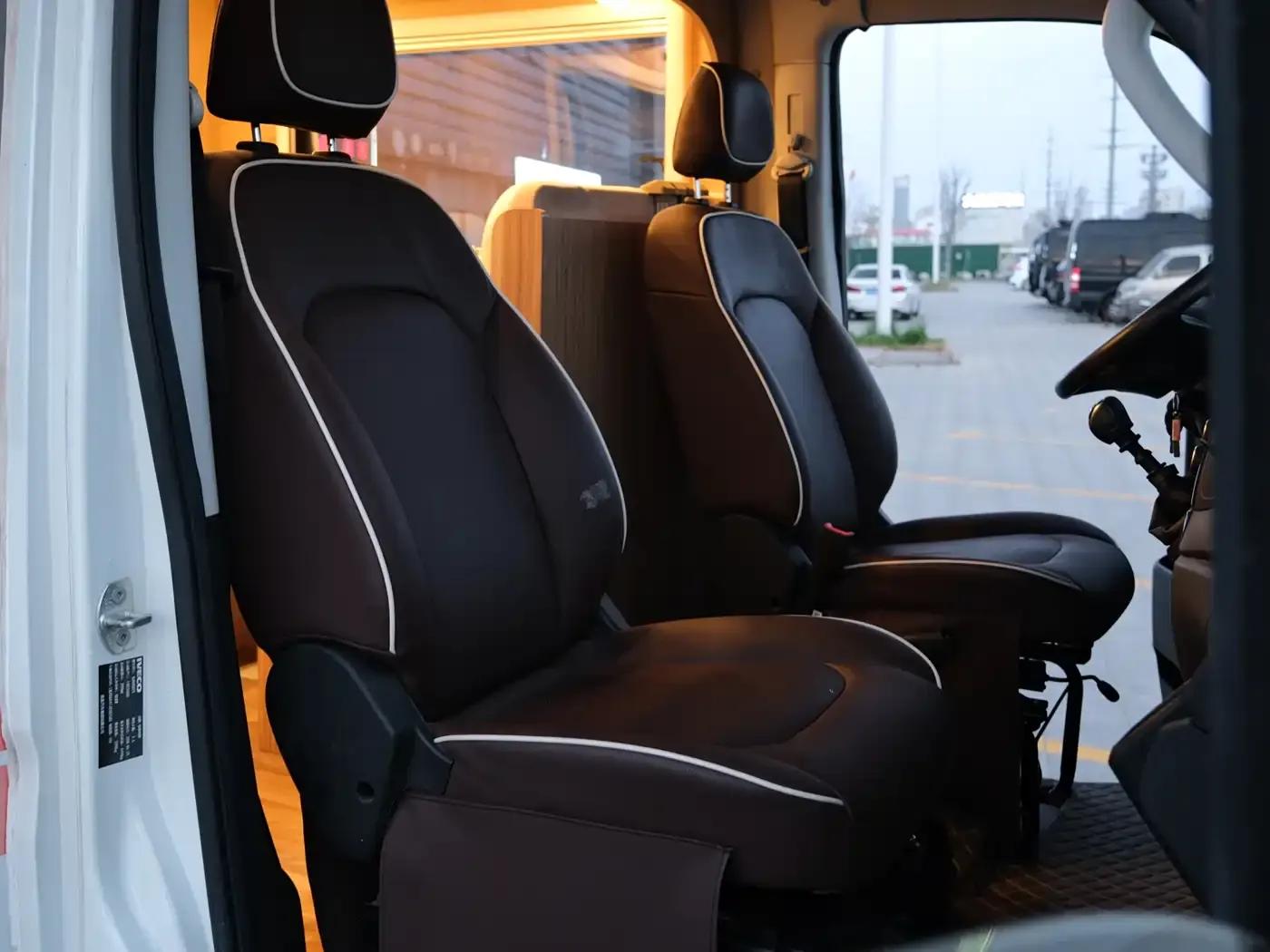 Iveco Daily 2018 3.0T Extra Long Wheelbase High Roof Commercial Van F1C — миниатюра 19