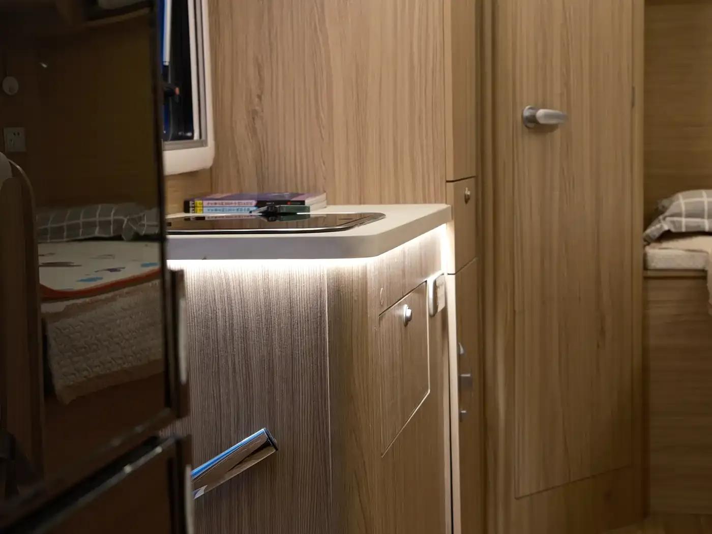 Iveco Daily 2018 3.0T Extra Long Wheelbase High Roof Commercial Van F1C — миниатюра 20