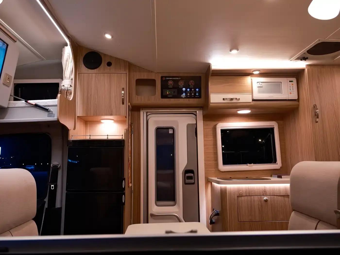 Iveco Daily 2018 3.0T Extra Long Wheelbase High Roof Commercial Van F1C — миниатюра 27