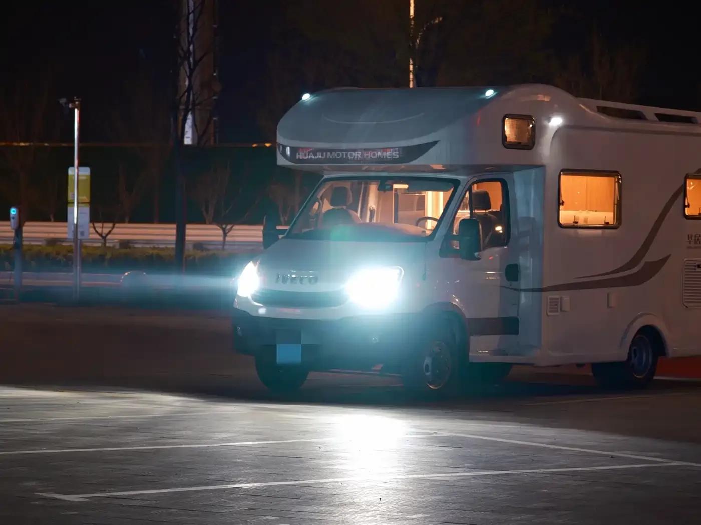 Iveco Daily 2018 3.0T Extra Long Wheelbase High Roof Commercial Van F1C — миниатюра 28