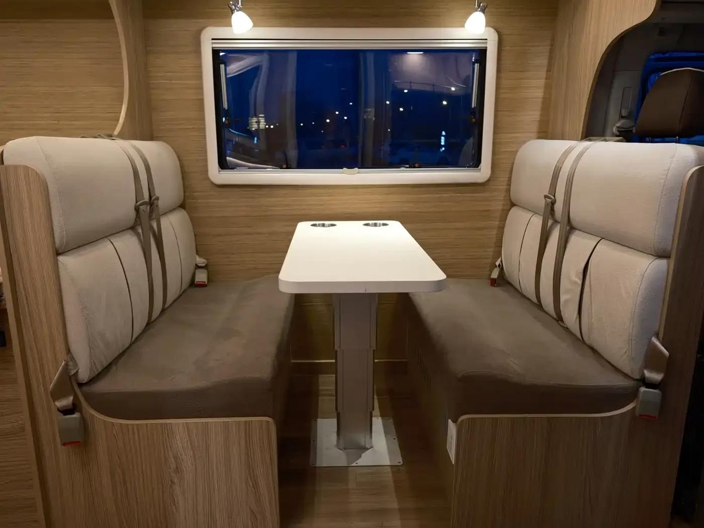 Iveco Daily 2018 3.0T Extra Long Wheelbase High Roof Commercial Van F1C — миниатюра 29