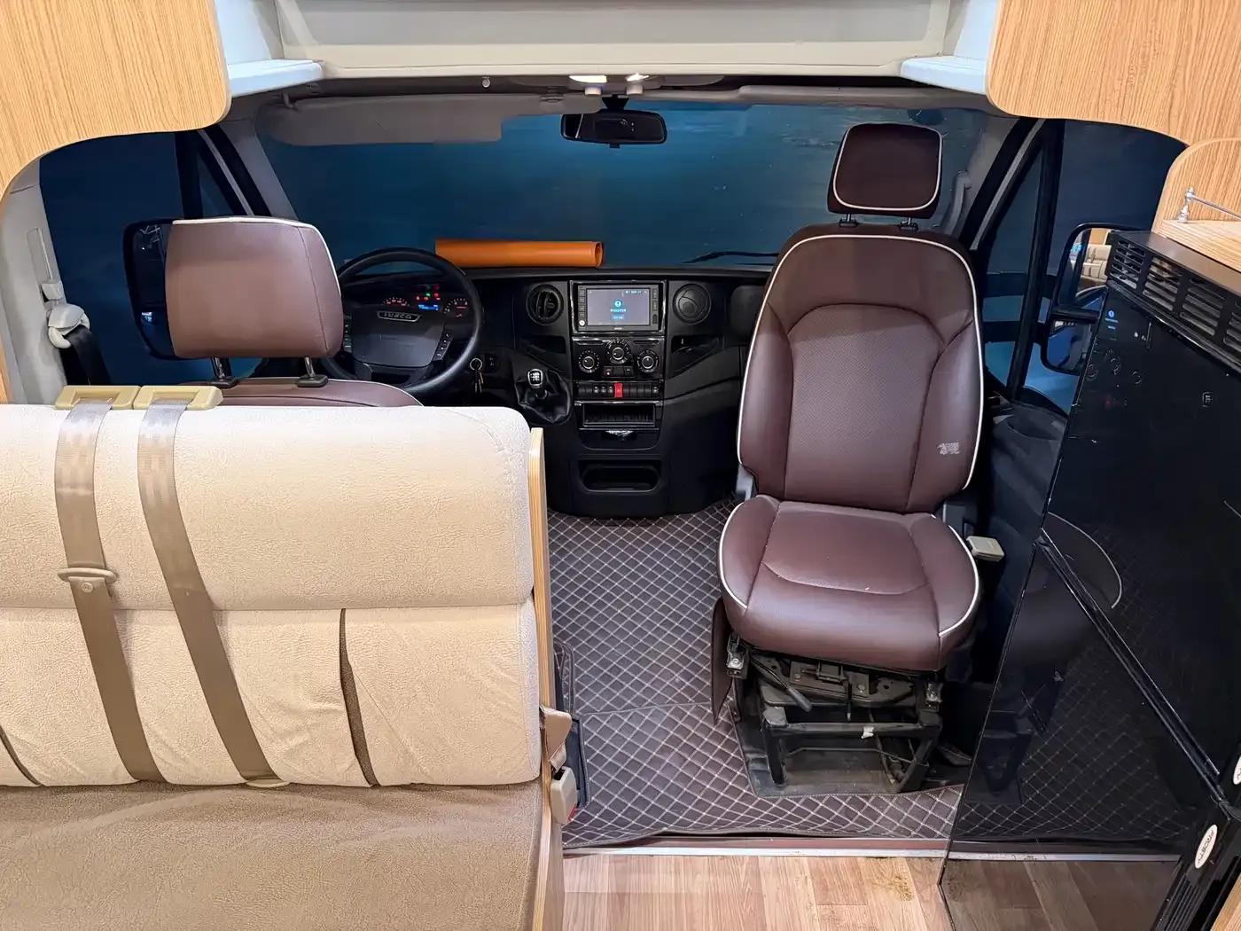 Iveco Daily 2018 3.0T Extra Long Wheelbase High Roof Commercial Van F1C — миниатюра 7