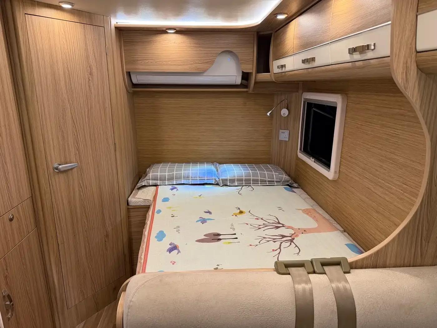 Iveco Daily 2018 3.0T Extra Long Wheelbase High Roof Commercial Van F1C — миниатюра 9