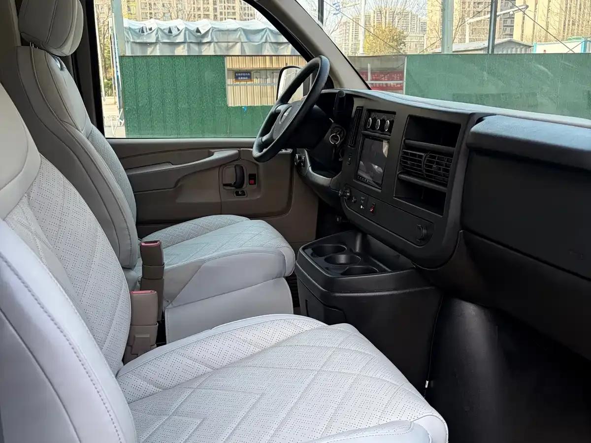 2016 SAVANA 6.0L G550L Elegant Collection Edition — миниатюра 12