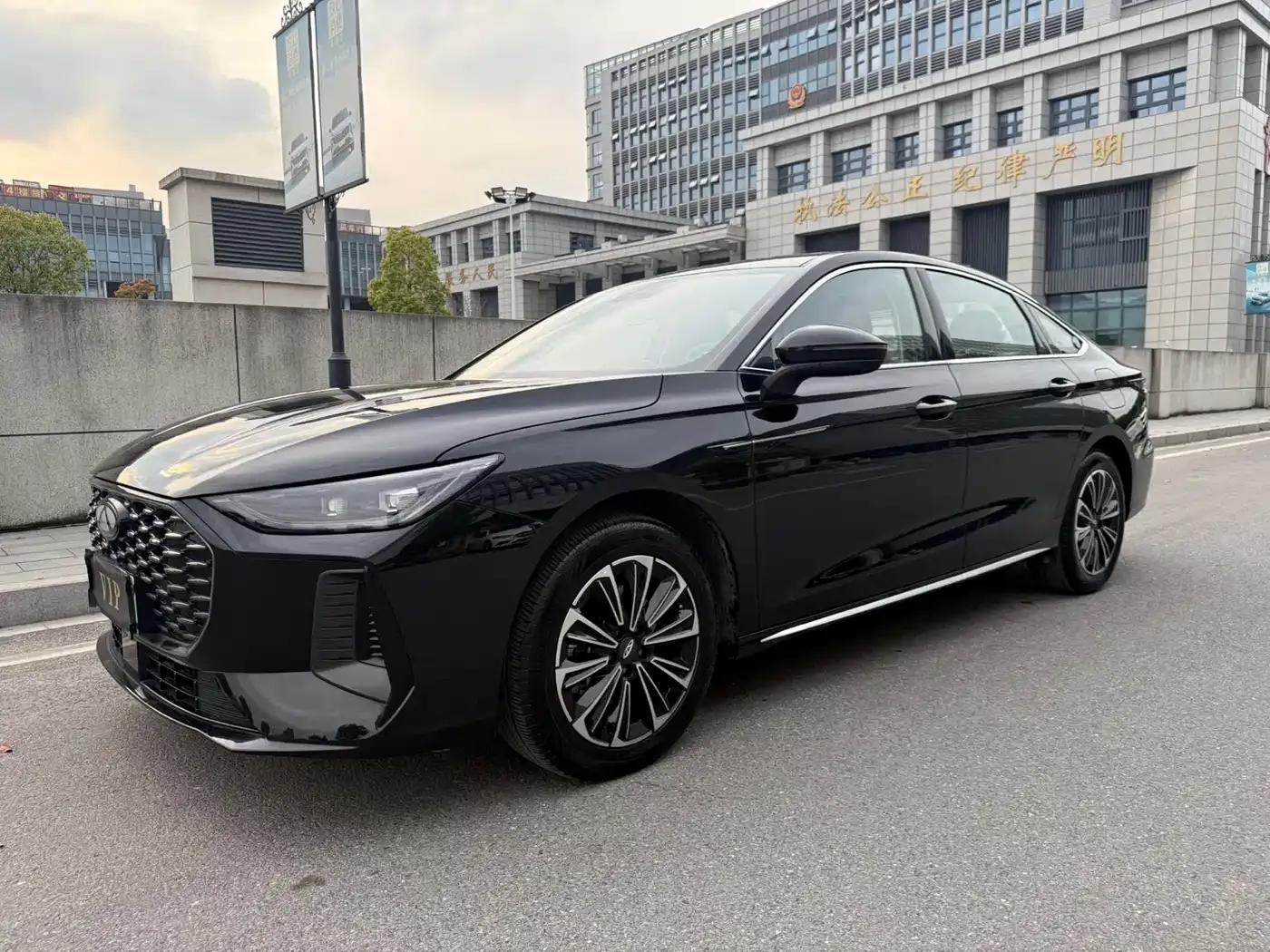 Fengyun A8L 2025 1.5TGDI Comfort Model (145km/h) — миниатюра 2