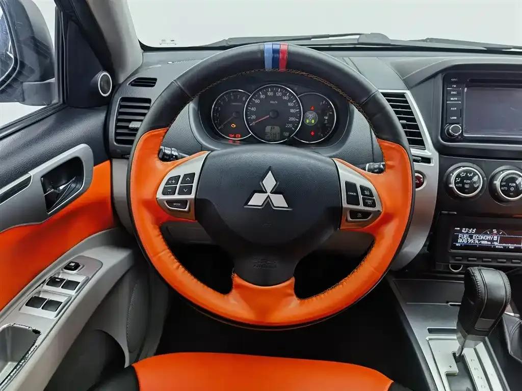 2013 Pajero Sport 3.0L Automatic 4WD Executive Edition — миниатюра 11