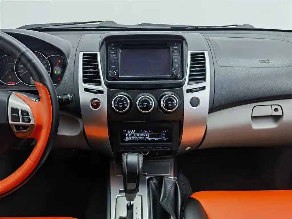 2013 Pajero Sport 3.0L Automatic 4WD Executive Edition — миниатюра 12
