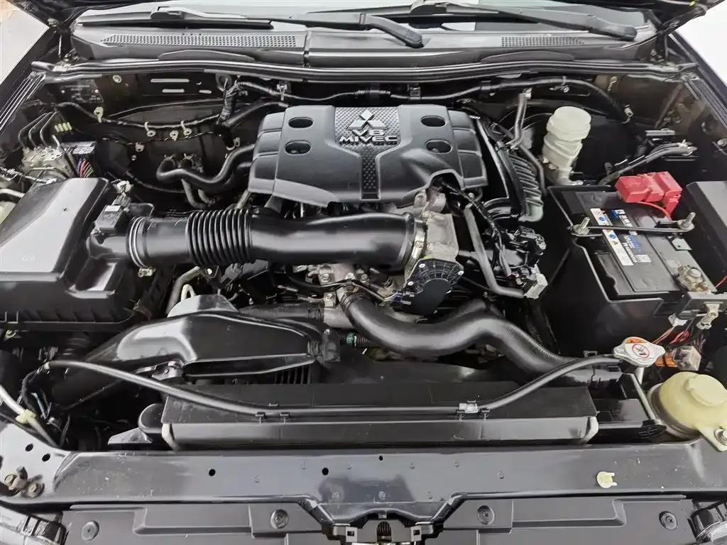 2013 Pajero Sport 3.0L Automatic 4WD Executive Edition — миниатюра 6