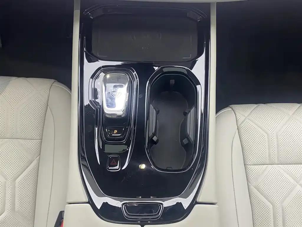 Volvo EM90 2025 Ultra 6-seater — миниатюра 18