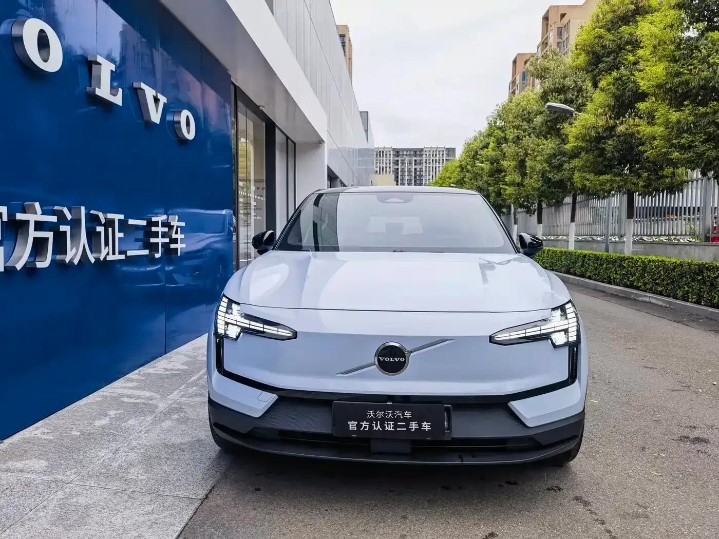 Volvo EX30 2025 Rear-Wheel Drive Long Range Plus — миниатюра 2