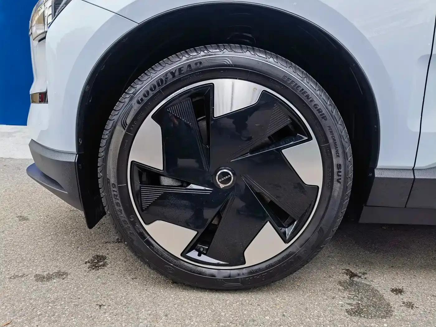 Volvo EX30 2025 Rear-Wheel Drive Long Range Plus — миниатюра 12