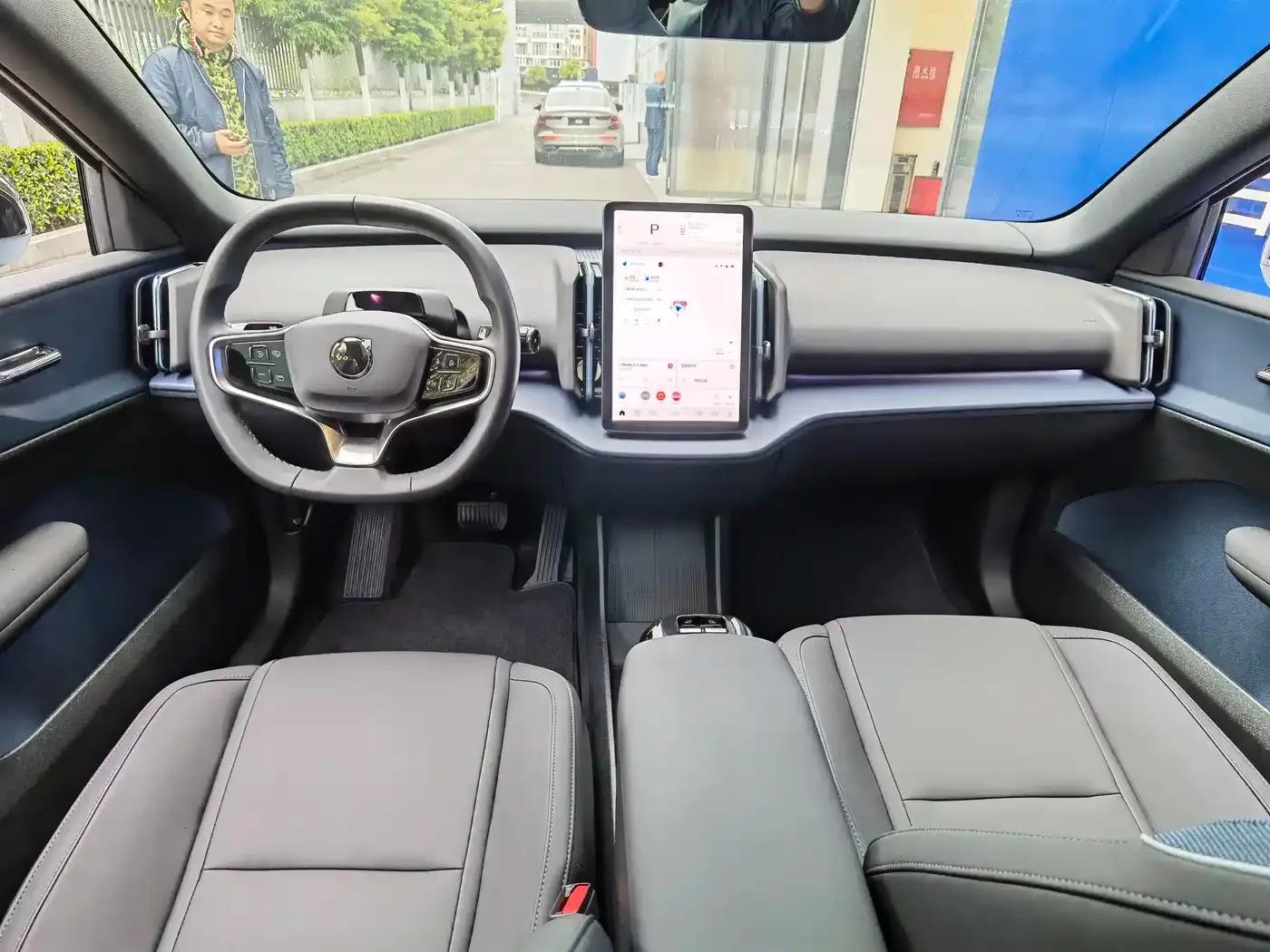 Volvo EX30 2025 Rear-Wheel Drive Long Range Plus — миниатюра 14