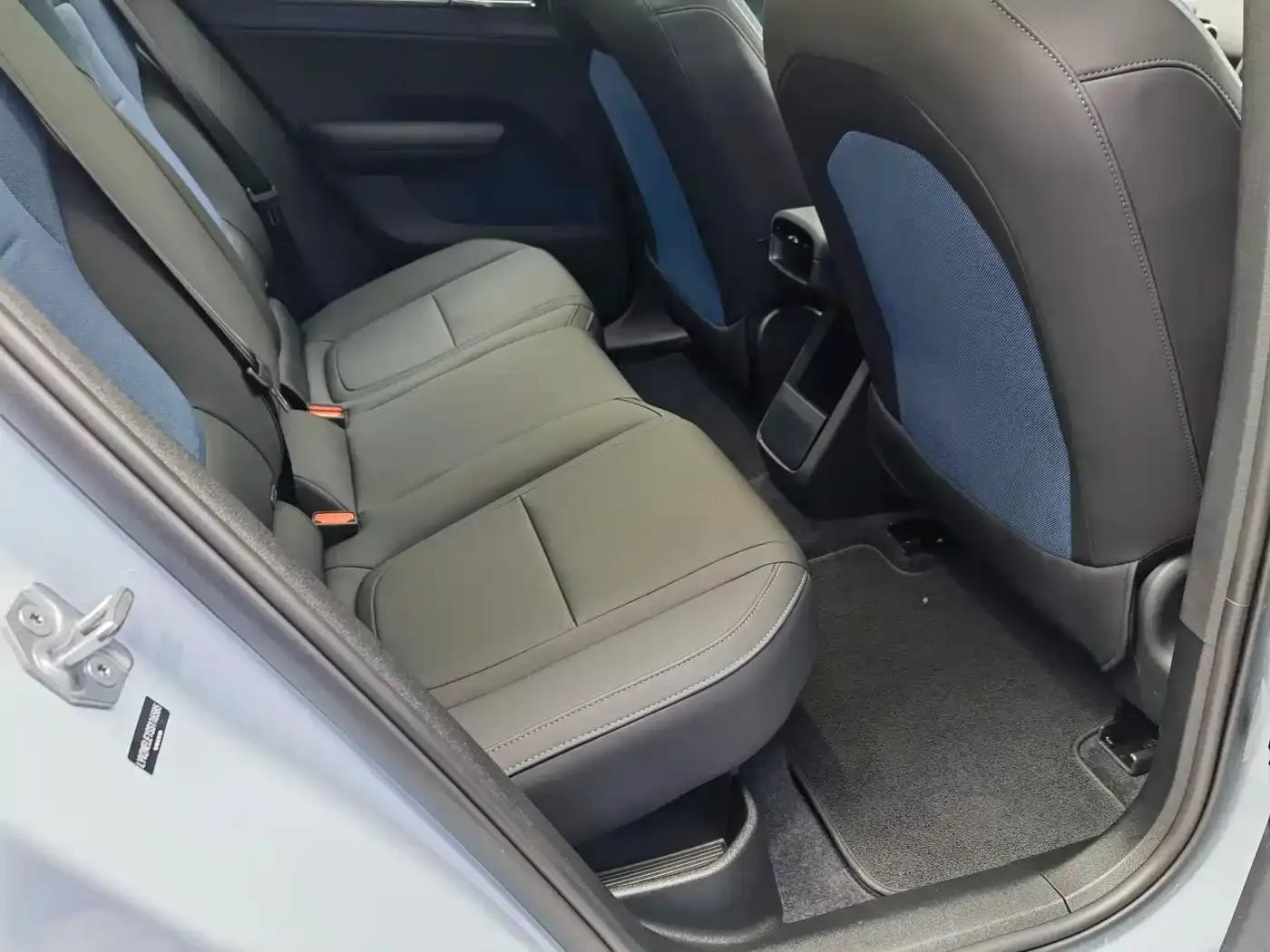 Volvo EX30 2025 Rear-Wheel Drive Long Range Plus — миниатюра 19