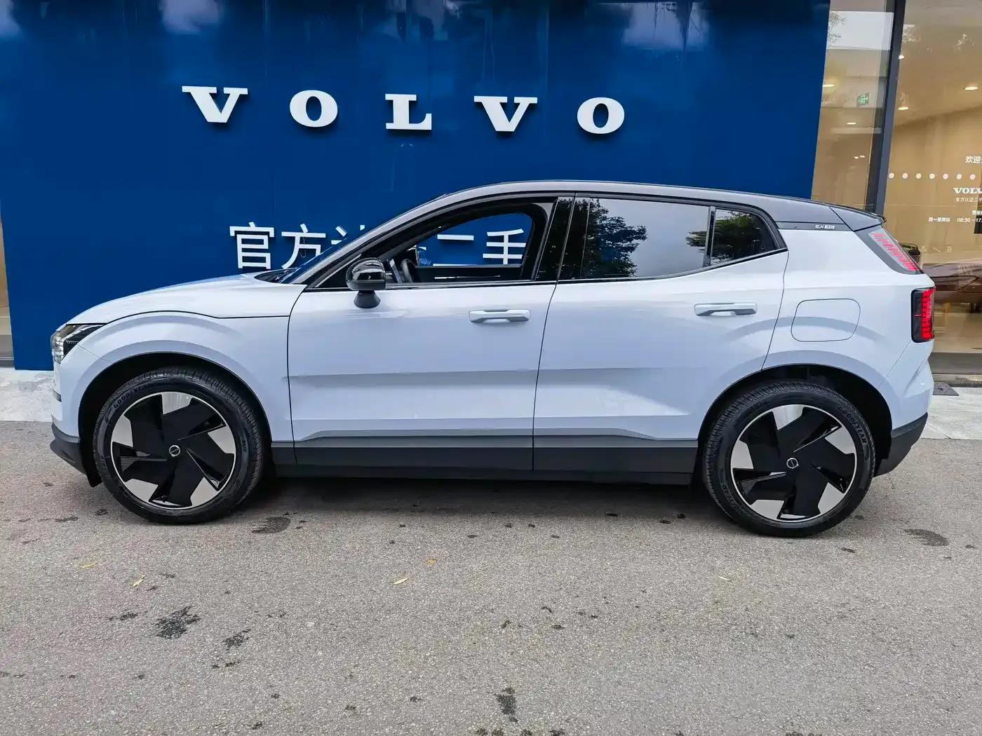 Volvo EX30 2025 Rear-Wheel Drive Long Range Plus — миниатюра 4