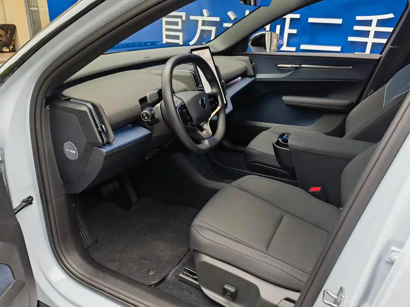 Volvo EX30 2025 Rear-Wheel Drive Long Range Plus — миниатюра 10