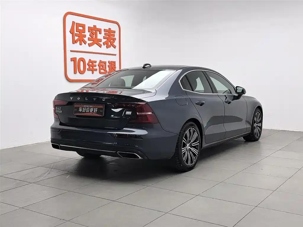 2022 Volvo S60 Plug-in Hybrid Facelift T8 E-Drive Hybrid AWD Inscription Luxury Edition — миниатюра 2