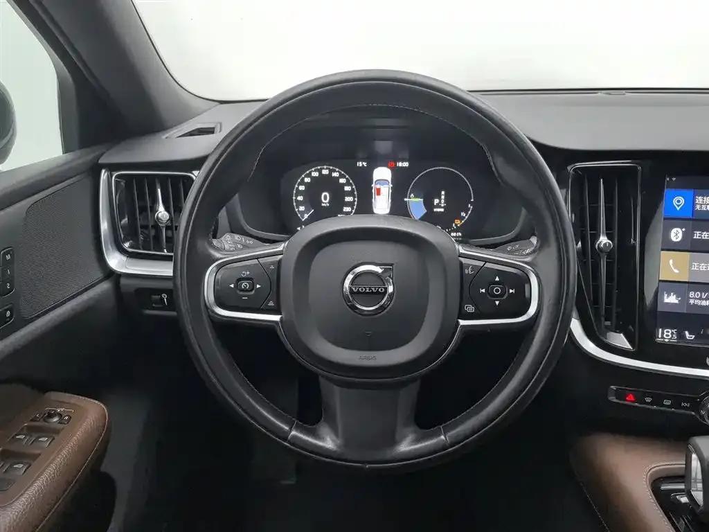 2022 Volvo S60 Plug-in Hybrid Facelift T8 E-Drive Hybrid AWD Inscription Luxury Edition — миниатюра 11