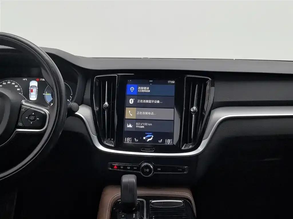 2022 Volvo S60 Plug-in Hybrid Facelift T8 E-Drive Hybrid AWD Inscription Luxury Edition — миниатюра 12