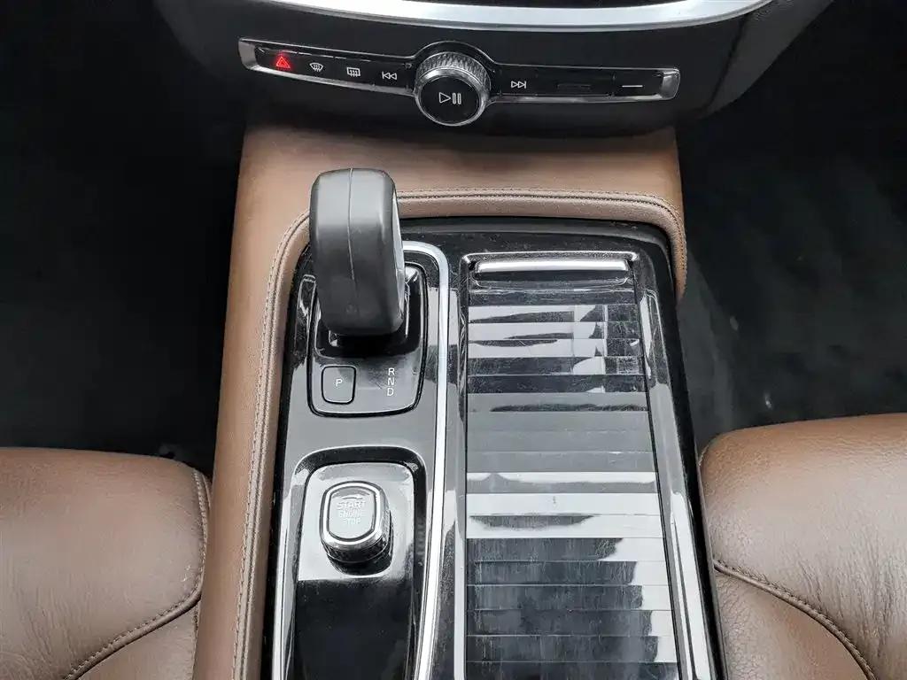 2022 Volvo S60 Plug-in Hybrid Facelift T8 E-Drive Hybrid AWD Inscription Luxury Edition — миниатюра 13
