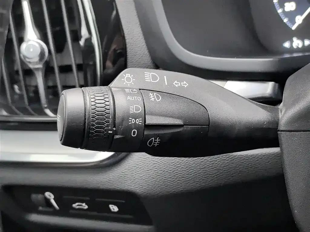 2022 Volvo S60 Plug-in Hybrid Facelift T8 E-Drive Hybrid AWD Inscription Luxury Edition — миниатюра 21